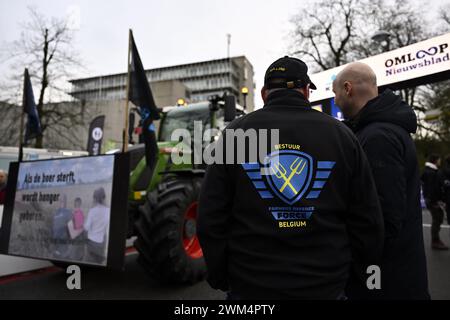 Gent, Belgien. Februar 2024. Abgebildet zu Beginn der 79. Auflage des eintägigen Radrennens Omloop Het Nieuwsblad (UCI World Tour), 202 km von Gent nach Ninove, Samstag, den 24. Februar 2024. BELGA FOTO DIRK WAEM Credit: Belga News Agency/Alamy Live News Stockfoto