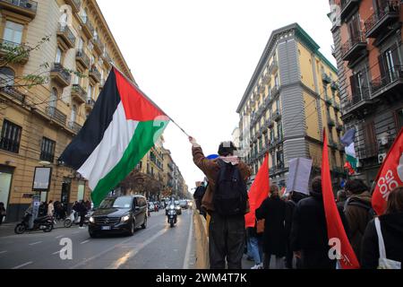 23. Februar 2024, Neapel, Kampanien/Neapel, Italien: Demonstration organisiert von rete Napoli per la Palestina, Centro Culturale Handala Ali, Studentenwerk für Palästina, um den Völkermord am palästinensischen Volk durch Israel nach den Angriffen der Hamas vom 7. Oktober 2023 auf israelischem Gebiet zu stoppen. Seit Beginn der Offensive, die Israel in Palästina operiert, sind mehr als 4 Monate vergangen, und bis heute wurden mehr als 30.000 Palästinenser getötet, Israel hat nichts und niemanden verschont: Frauen, Kinder, Beschäftigte im Gesundheitswesen, Journalisten. (Bild: © Pasquale Senatore/Pacific Stockfoto