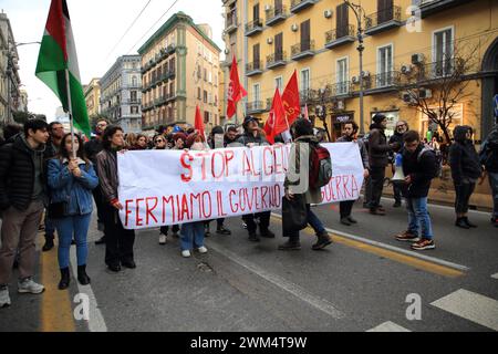 23. Februar 2024, Neapel, Kampanien/Neapel, Italien: Demonstration organisiert von rete Napoli per la Palestina, Centro Culturale Handala Ali, Studentenwerk für Palästina, um den Völkermord am palästinensischen Volk durch Israel nach den Angriffen der Hamas vom 7. Oktober 2023 auf israelischem Gebiet zu stoppen. Seit Beginn der Offensive, die Israel in Palästina operiert, sind mehr als 4 Monate vergangen, und bis heute wurden mehr als 30.000 Palästinenser getötet, Israel hat nichts und niemanden verschont: Frauen, Kinder, Beschäftigte im Gesundheitswesen, Journalisten. (Bild: © Pasquale Senatore/Pacific Stockfoto