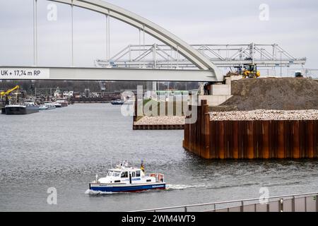 Das Duisburger Gateway Terminal, neuer, trimodaler Umschlagplatz für Container im Duisport, im Binnenhafen Duisburg-Ruhrort, befindet sich im Bau Stockfoto