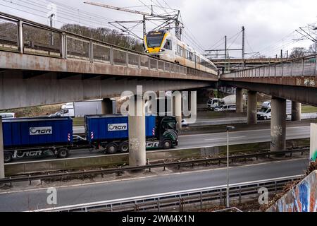 Eisenbahnbrücken am Autobahnkreuz Duisburg-Kaiserberg, kompletter Umbau und Neubau des Autobahnkreuzes A3 und A40, alle Brücken, Rampe Stockfoto