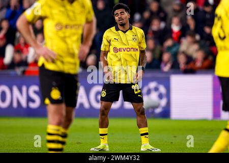 EINDHOVEN, NIEDERLANDE - 20. FEBRUAR: Ian Maatsen (Borussia Dortmund) sieht beim Spiel der UEFA Champions League 2023/24 gegen PSV Eindhoven und Bor an Stockfoto