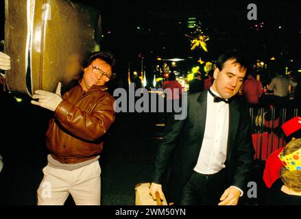 Duggie Small ist ein schottischer Schauspieler und Komiker im Nachtclub Zoots im Stadtzentrum und trägt seine Bühnenrequisiten. Newcastle upon Tyne, England 1987 1980er Jahre, Großbritannien HOMER SYKES Stockfoto