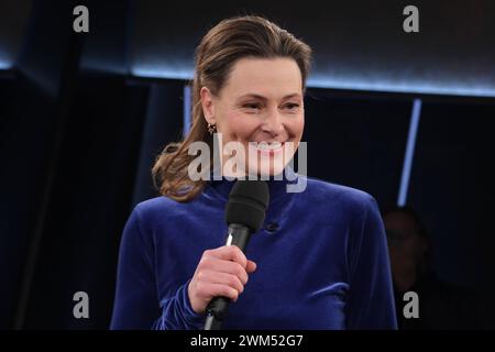 Anja Reschke moderiert die NDR Talk Show, Fototermin am 23.2.2024 im Fernsehstudio Hamburg Lokstedt *** Anja Reschke moderiert die NDR Talk Show, Fotosession am 23 2 2024 im Fernsehstudio Hamburg Lokstedt Stockfoto