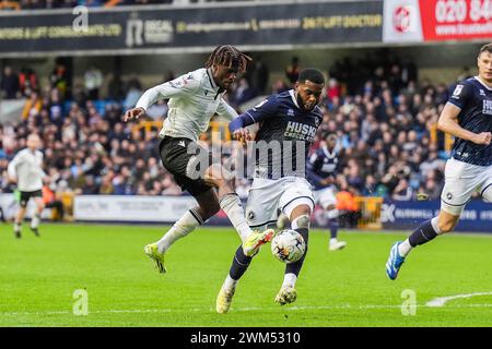 London, Großbritannien. Februar 2024. Sheffield Wednesday Stürmer Ike Ugbo (12) während des Spiels Millwall FC gegen Sheffield Wednesday FC SKY Bet EFL Championship im den, London, England, Großbritannien am 17. Februar 2024 Credit: Every Second Media/Alamy Live News Stockfoto