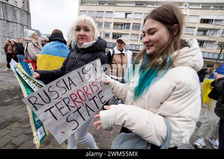 Frankreich. Februar 2024. © PHOTOPQR/VOIX DU NORD/Christophe Lefebvre ; 24/02/2024 ; Valenciennes 24-02-2024 10:09 Manifestation de soutien a l'Ukraine, a l'appel de l'Association Nadiya Soleil, sur la Place d'armes de Valenciennes Foto CHRISTOPHE LEFEBVRE VDN Valenciennes 24/24/2024; Demonstration der Unterstützung für die Ukraine auf Aufforderung des Vereins Nadiya Soleil auf dem Paradegelände von Valenciennes Credit: MAXPPP/Alamy Live News Stockfoto