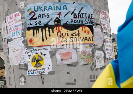 Frankreich. Februar 2024. © PHOTOPQR/VOIX DU NORD/Christophe Lefebvre ; 24/02/2024 ; Valenciennes 24-02-2024 11:18 Manifestation de soutien a l'Ukraine, a l'appel de l'Association Nadiya Soleil, sur la Place d'armes de Valenciennes Foto CHRISTOPHE LEFEBVRE VDN Valenciennes 24/24/2024; Demonstration der Unterstützung für die Ukraine auf Aufforderung des Vereins Nadiya Soleil auf dem Paradegelände von Valenciennes Credit: MAXPPP/Alamy Live News Stockfoto