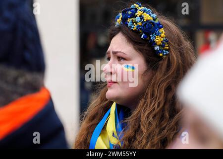 Frankreich. Februar 2024. © PHOTOPQR/VOIX DU NORD/Christophe Lefebvre ; 24/02/2024 ; Valenciennes 24-02-2024 10:34 Manifestation de soutien a l'Ukraine, a l'appel de l'Association Nadiya Soleil, sur la Place d'armes de Valenciennes Foto CHRISTOPHE LEFEBVRE VDN Valenciennes 24/24/2024; Demonstration der Unterstützung für die Ukraine auf Aufforderung des Vereins Nadiya Soleil auf dem Paradegelände von Valenciennes Credit: MAXPPP/Alamy Live News Stockfoto