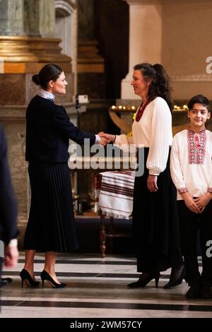 Stockholm, Schweden. Februar 2024. STOCKHOLM, SCHWEDEN 20240224Kronprinzessin Victoria nimmt am Samstag am zweiten Jahrestag der russischen Invasion in die Ukraine an einem Friedensgebet in der Palastkirche im Königlichen Palast Teil. Foto: Caisa Rasmussen/TT/Code 12150 Credit: TT News Agency/Alamy Live News Stockfoto