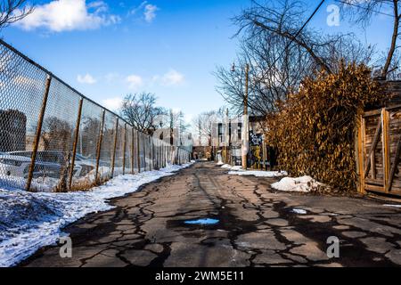 Toronto, Kanada - leere Seitenstraße in Toronto mit Zaun Stockfoto