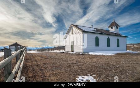 Historische hölzerne McDougall Memorial United Church im Stoney Indian Reserve in Morley, Alberta, Kanada Stockfoto