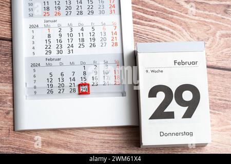 Augsburg, Bayern, Deutschland - 24. Februar 2024: Schaltjahr, zwei Kalender mit Datum 29. Februar *** Schaltjahr, zwei Kalender mit Datum 29. Februar. Februar Stockfoto