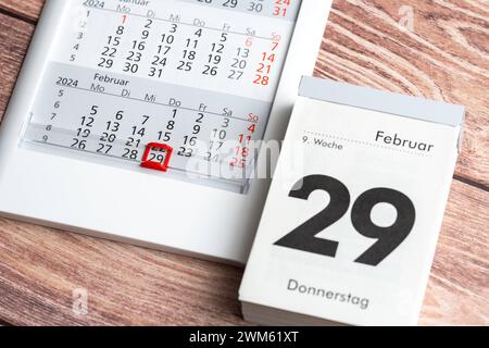 Augsburg, Bayern, Deutschland - 24. Februar 2024: Schaltjahr, zwei Kalender mit Datum 29. Februar *** Schaltjahr, zwei Kalender mit Datum 29. Februar. Februar Stockfoto