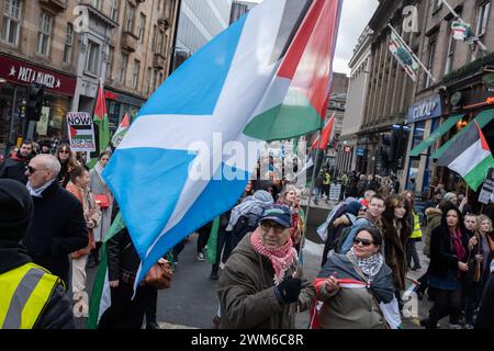 Glasgow, Großbritannien, 24. Februar 2024. Pro-Palästina marschiert am 24. Februar 2024 in Glasgow, Schottland, durch die Straßen der Stadt und demonstriert gegen den israelischen Krieg und den Völkermord an den Palästinensern. Foto: Jeremy Sutton-Hibbert/Alamy Live News. Stockfoto