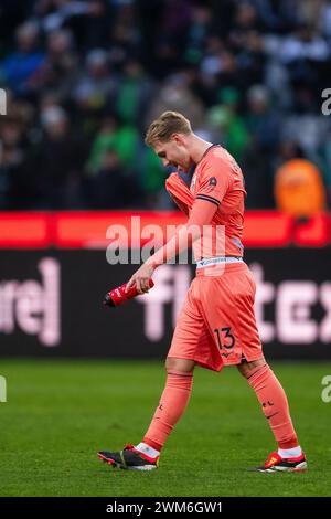 24. Februar 2024, Nordrhein-Westfalen, Mönchengladbach: Fußball: Bundesliga, Borussia Mönchengladbach - VfL Bochum, Spieltag 23, Stadion Borussia-Park. Bochumer Lukas Daschner reagiert nach dem Spiel. Foto: Marius Becker/dpa - WICHTIGER HINWEIS: Gemäß den Vorschriften der DFL Deutschen Fußball-Liga und des DFB Deutschen Fußball-Bundes ist es verboten, im Stadion und/oder im Spiel aufgenommene Fotografien in Form von sequenziellen Bildern und/oder videoähnlichen Fotoserien zu verwenden oder zu nutzen. Stockfoto