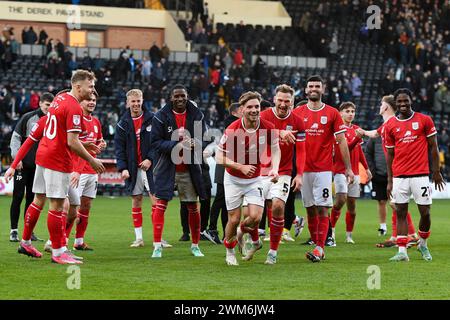 Nottingham am Samstag, den 24. Februar 2024. Die Spieler von Crewe Alexandra feiern den Sieg beim Spiel der Sky Bet League 2 zwischen Notts County und Crewe Alexandra in der Meadow Lane, Nottingham am Samstag, den 24. Februar 2024. (Foto: Jon Hobley | MI News) Credit: MI News & Sport /Alamy Live News Stockfoto