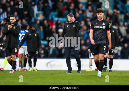 Wrexham-Manager Phil Parkinson (Mitte) nach dem letzten Pfiff des Spiels der Sky Bet League Two im Priestfield Stadium, Gillingham. Bilddatum: Samstag, 24. Februar 2024. Stockfoto