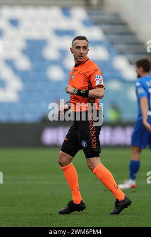 Gianluca Aureliano (Schiedsrichter) beim Spiel der italienischen Serie A zwischen Sassuolo 2-3 Empoli im Mapei-Stadion am 24. Februar 2024 in Reggio Emilia, Italien. Quelle: Maurizio Borsari/AFLO/Alamy Live News Stockfoto