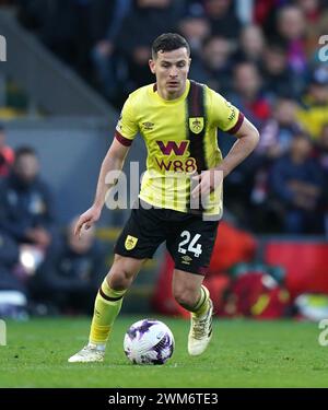 Burnley's Josh Cullen während des Premier League Spiels im Selhurst Park, London. Bilddatum: Samstag, 24. Februar 2024. Stockfoto