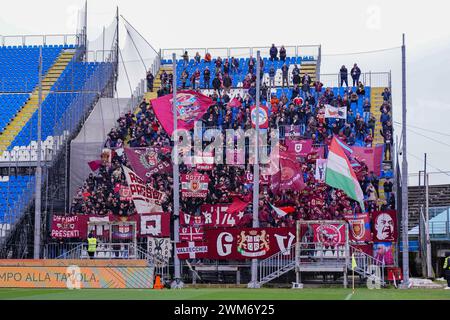 Brescia, Italien. Februar 2024. AC Reggiana Supporters während des Spiels Brescia Calcio vs AC Reggiana, italienischer Fußball Serie B in Brescia, Italien, 24. Februar 2024 Credit: Independent Photo Agency/Alamy Live News Stockfoto