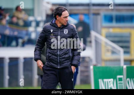 Brescia, Italien. Februar 2024. Der Cheftrainer Alessandro Nesta (AC Reggiana) bei Brescia Calcio vs AC Reggiana, italienisches Fußball-Spiel der Serie B in Brescia, Italien, 24. Februar 2024 Credit: Independent Photo Agency/Alamy Live News Stockfoto