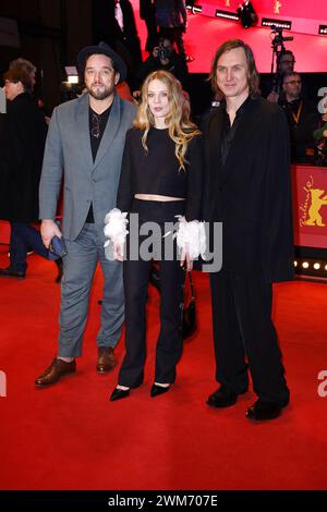 Ronald Zerfeld, Lilith Stangenberg und Lars Eidinger bei der Ankunft zur Abschluss Feier am Berlinale Palast der 74. Internationale Filmfestspiele Ber Stockfoto