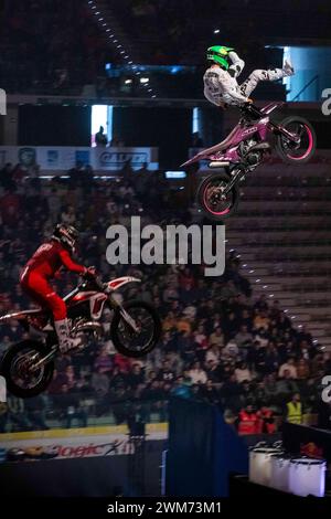 Torino, Italien. Februar 2024. Foto Andrea Alfano/LaPresse 24 Febbraio 2024, Torino, Italia - Cronaca - Turin, 'Meister des Schmutzes' spettacolo di Freestyle - Nella foto: UN momento dell'evento. 24. Februar 2024, Turin, Italien - Nachrichten - Turin, 'Masters of Dirt' Freestyle-Perfomance - auf dem Bild: Ein Moment der Veranstaltung. Quelle: LaPresse/Alamy Live News Stockfoto