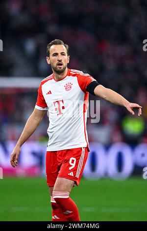 München, Deutschland. Februar 2024. Fußball: Bundesliga, Bayern München - RB Leipzig, Spieltag 23, Allianz Arena. Harry Kane von München gestikuliert. Quelle: Tom Weller/dpa/Alamy Live News Stockfoto