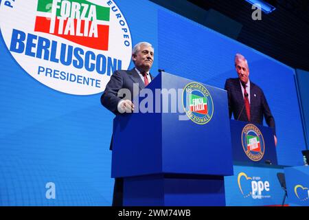 Nachrichten - Antonio Tajani wird zum Sekretär der Forza Italia Partei gewählt Antonio Tajani, Forza Italia während Antonio Tajani zum Sekretär der Forza Italia Partei gewählt wird, News in Rom, Italien, 24. Februar 2024 Rom Palazzo dei Congressi Italien Copyright: XAlessandraxCarlix/xLiveMediax LPN 1248389 Stockfoto