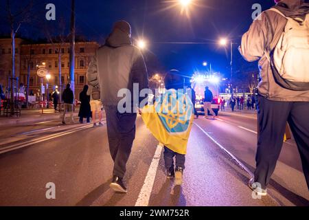 Wien, Österreich. 24. Februar 2024. Ukraine-Demo Marsch des Lichtes anlässlich des Jahrestags des russischen Überfalls auf die Ukraine in Wien. Wien *** Wien, Österreich 24. Februar 2024 Ukraine Demo Marsch des Lichts anlässlich des Jahrestages der russischen Invasion der Ukraine in Wien Stockfoto