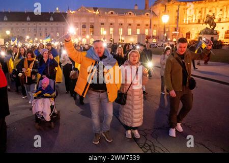 Wien, Österreich. 24. Februar 2024. Ukraine-Demo Marsch des Lichtes anlässlich des Jahrestags des russischen Überfalls auf die Ukraine in Wien. Wien *** Wien, Österreich 24. Februar 2024 Ukraine Demo Marsch des Lichts anlässlich des Jahrestages der russischen Invasion der Ukraine in Wien Stockfoto