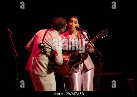 Fort Lauderdale, USA. Februar 2024. Gaby Moreno tritt am 23. Februar 2024 in Fort Lauderdale, Florida auf. Die Grammy-Preisträgerin guatemaltekische Singer-Songwriterin und Gitarristin tourte für ihr neuestes Album. (Foto: Geoffrey Clowes/SIPA USA) Credit: SIPA USA/Alamy Live News Stockfoto