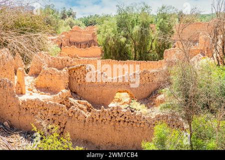 Al Ula ruinierte alte Stadtstraßen mit zerstörter Häuserlandschaft, Saudi-Arabien Stockfoto