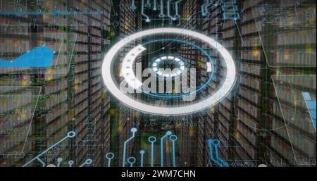 Bild der Datenverarbeitung über dem Serverraum Stockfoto