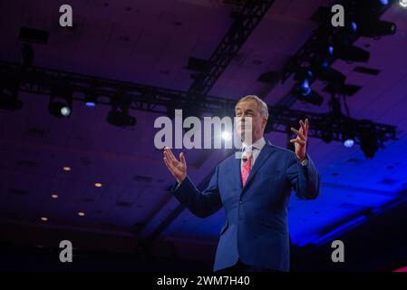 Oxon Hill, Usa. Februar 2024. Nigel Farage bei der Konservativen Politischen Aktionskonferenz 2024 in National Harbor, Maryland, USA, am Freitag, den 23. Februar, 2024. Credit: Annabelle Gordon /CNP/SIPA USA Credit: SIPA USA/Alamy Live News Stockfoto