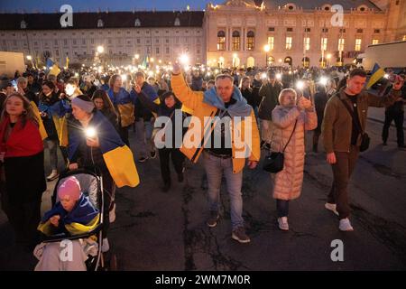 Wien, Österreich. 24. Februar 2024. Ukraine-Demo Marsch des Lichtes anlässlich des Jahrestags des russischen Überfalls auf die Ukraine in Wien. Wien *** Wien, Österreich 24. Februar 2024 Ukraine Demo Marsch des Lichts anlässlich des Jahrestages der russischen Invasion der Ukraine in Wien Stockfoto