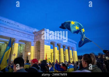 Wien, Österreich. 24. Februar 2024. Ukraine-Demo Marsch des Lichtes anlässlich des Jahrestags des russischen Überfalls auf die Ukraine in Wien. Wien *** Wien, Österreich 24. Februar 2024 Ukraine Demo Marsch des Lichts anlässlich des Jahrestages der russischen Invasion der Ukraine in Wien Stockfoto