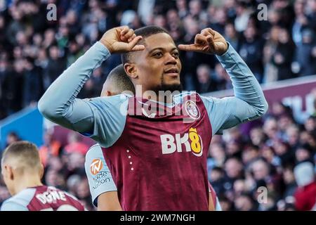 Birmingham, Großbritannien. Februar 2024. Birmingham, England, 24. Februar 2024: Feier nach Leon Bailey (31 Aston Villa) erzielt Villa das vierte Tor während des Premier League-Fußballspiels zwischen Aston Villa und Nottingham Forest im Villa Park in Birmingham (England). /Alamy Live News Stockfoto