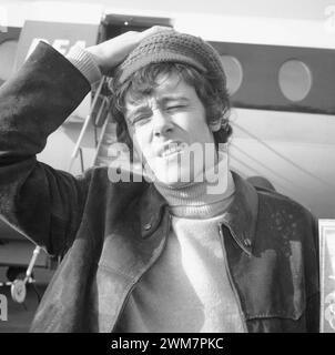 Februar 1966. Amsterdam, Niederlande. Porträt bei der Ankunft in Schiphol von Donavan. Schottischer Folk-Sänger auf einem Besuch in den Niederlanden. Stockfoto