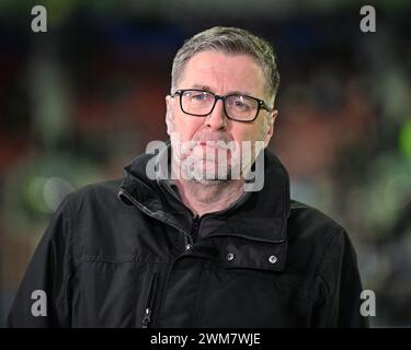 Wigan, Großbritannien. Februar 2024. Sender Mark Chapman von der BBC vor dem Spiel, während des World Club Challenge Matches 2024 Wigan Warriors vs Penrith Panthers im DW Stadium, Wigan, Großbritannien, 24. Februar 2024 (Foto: Cody Froggatt/News Images) in Wigan, Großbritannien am 24. Februar 2024. (Foto: Cody Froggatt/News Images/SIPA USA) Credit: SIPA USA/Alamy Live News Stockfoto