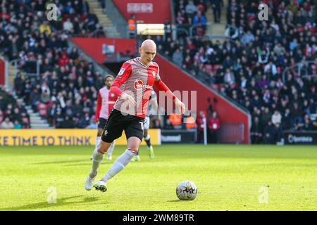 Southampton, Großbritannien. Februar 2024. Southampton Mittelfeldspieler wird Smallbone (16) beim Southampton FC gegen Millwall FC am 24. Februar 2024 im St.Mary's Stadium in Southampton, England, Großbritannien spielen. Credit: Every Second Media/Alamy Live News Stockfoto