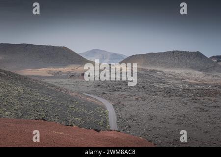 Straße durch den Timanfaya Nationalpark, Lanzarote Stockfoto