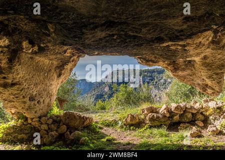 Innenraum eines Grabes in Pantalica, eine Nekropole in Sizilien Stockfoto