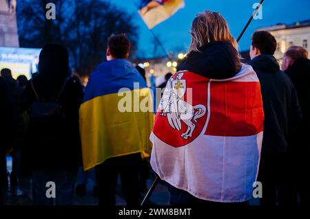 © Jan Schmidt-Whitley/Le Pictorium/MAXPPP - Vilnius 24/02/2024 Jan Schmidt-Whitley/Le Pictorium - 24/02/2024 - lituanie/Vilnius - Quelques milliers de personnes se sont reunies a Vilnius a l'event de l'anniversaire de l'Invasion de l'Ukraine par la Russie. Les manifestants portaient des drapeaux lituaniens, ukrainiens et bielorusses. - Valeurs ACtuelles out, RUSSLAND OUT, NO RUSSIA #norussia, no jdd, jdd out/24/02/2024 - litauen/Wilna - Ein paar tausend Menschen versammelten sich in Vilnius, um den Jahrestag der russischen Invasion in der Ukraine zu feiern. Die Demonstranten trugen Litauisch Ukr Stockfoto