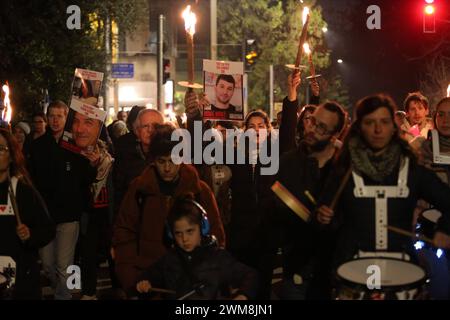 Hunderte Proteste vor Netanjahus-Haus JERUSALEM - 24. FEBRUAR: Hunderte Israelis fordern die Freilassung von Geiseln, während sie sich vor dem Haus des israelischen Premierministers Benjamin Netanjahu in West-Jerusalem versammeln und am 24. Februar 2024 in die Pariser Straße marschierten. Sie trugen Banner, Fotos von den Geiseln und skandierten Slogans. Foto: saeed qaq Copyright: XSAEEDQAQx AX4X1286 Stockfoto