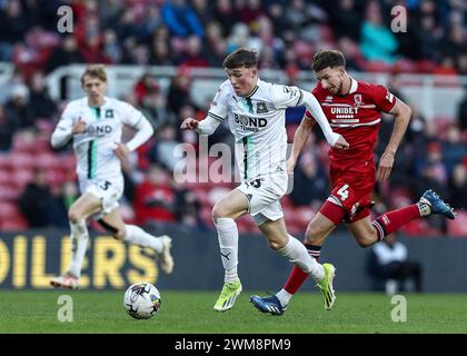 Alfie Devine von Plymouth Argyle Attacking during the Sky Bet Championship Match Middlesbrough vs Plymouth Argyle im Riverside Stadium, Middlesbrough, Großbritannien, 24. Februar 2024 (Foto: Stan Kasala/News Images) Stockfoto