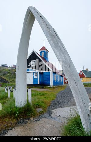 Ein Bogen aus Walknochen markiert den Eingang zur alten Bethel-Kirche in Sisimiut, Grönland. Stockfoto