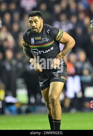 Wigan, Großbritannien. Februar 2024. Moses Leota von Penrith Panthers, während des World Club Challenge Matches Wigan Warriors gegen Penrith Panthers 2024 im DW Stadium, Wigan, Vereinigtes Königreich, 24. Februar 2024 (Foto: Cody Froggatt/News Images) in Wigan, Vereinigtes Königreich am 24. Februar 2024. (Foto: Cody Froggatt/News Images/SIPA USA) Credit: SIPA USA/Alamy Live News Stockfoto