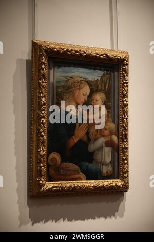 Florenz, Italien - 8. Februar 2024: Berühmtes Gemälde „Madonna und Kind“ von Filippo Lippi in der Galerie der Uffizien Stockfoto