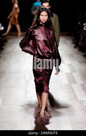 Mailand, Italien. Februar 2024. FERRAGAMO Herbst/Winter 2024 Runway während der Milan Fashion Week am 2024. Februar - Mailand, Italien 24/02/2024 Credit: dpa/Alamy Live News Stockfoto